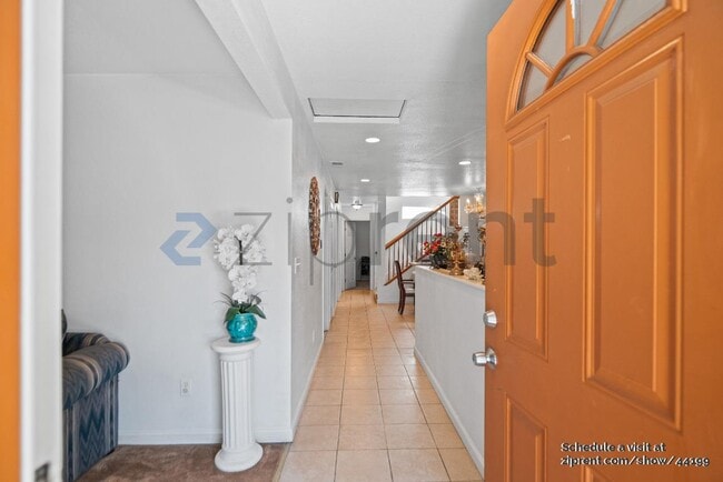Building Photo - 819 Coral Dr