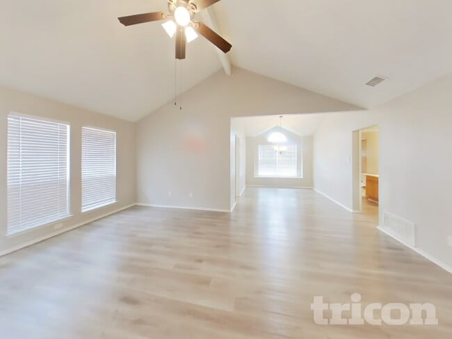 Building Photo - 907 Ponds Ct