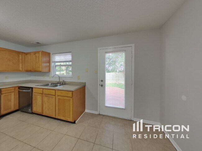 Building Photo - 2414 Summerwood Ln
