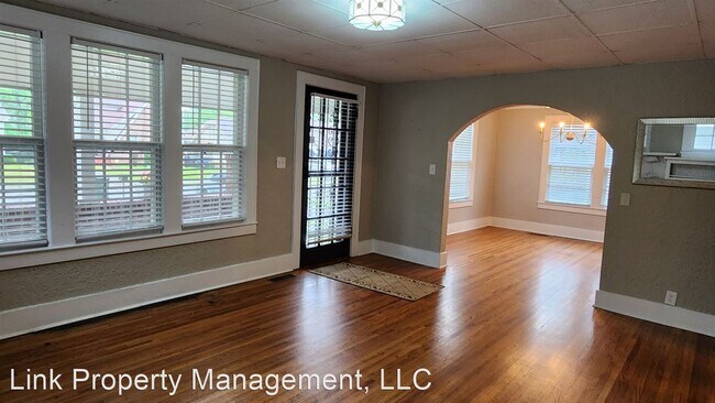 Building Photo - 4 br, 2 bath House - 2509 E 4th St