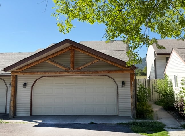 Building Photo - 3 Bed, 2.5 Bath Kalispell Townhome