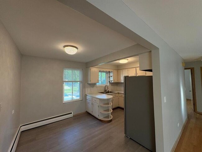 Building Photo - 6788 N Sauganash Ave