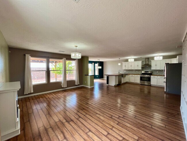 Foto del edificio - Large 3 Bedroom 2.5 Bathroom Located In Th...