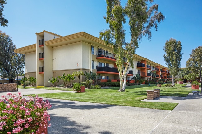 Building Photo - Crystal View Apartments