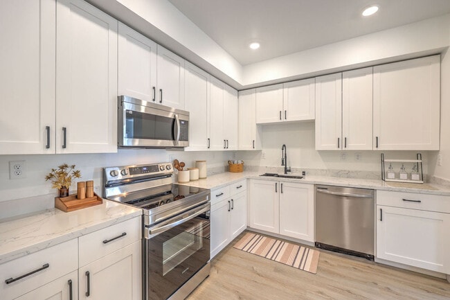 Building Photo - Landing 36