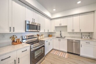 Interior Photo - Landing 36