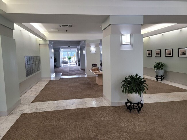 Building Photo - Downtown Area