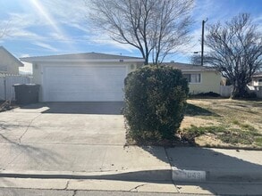 Building Photo - 1043 Black Oak Dr