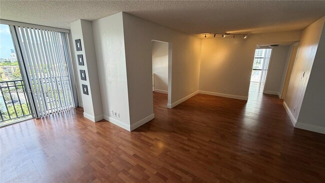 Foto del edificio - 17021 N Bay Rd