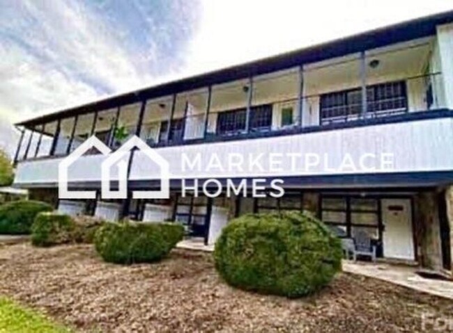 Building Photo - 1150 W Blue Ridge Rd