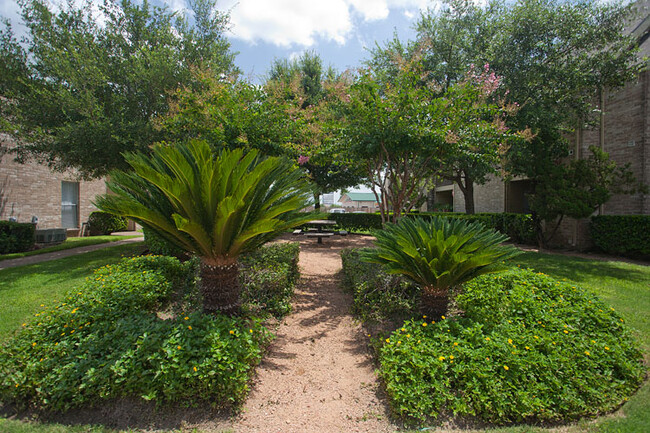 Building Photo - Sage Hollow Apartments