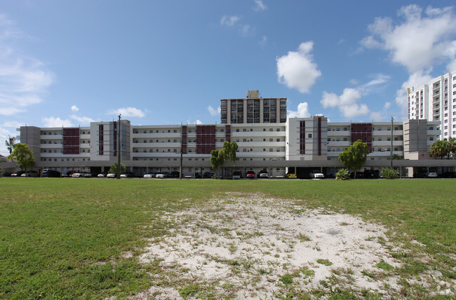 Building Photo - Golfview Rental Apartments