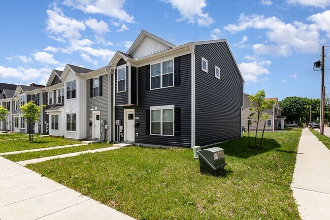 Foto del edificio - 652 N College St