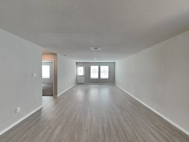 Building Photo - 144 Hollywood Dr