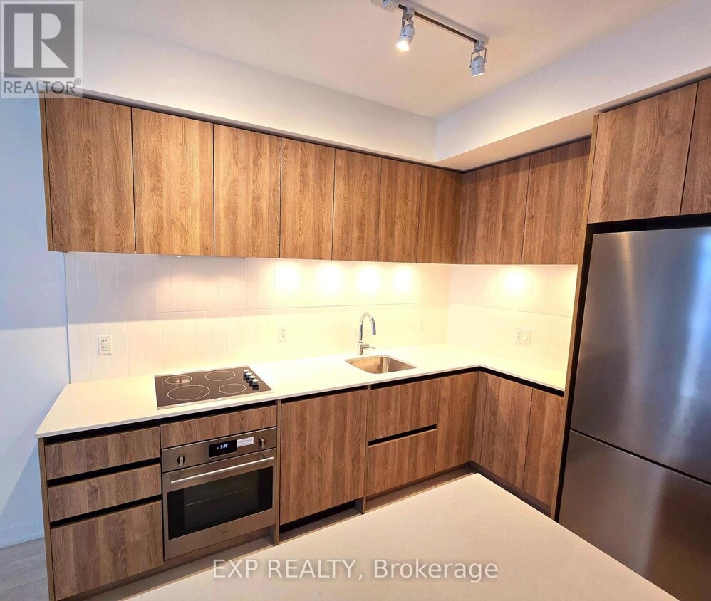 Primary Photo - 7950 Bathurst St