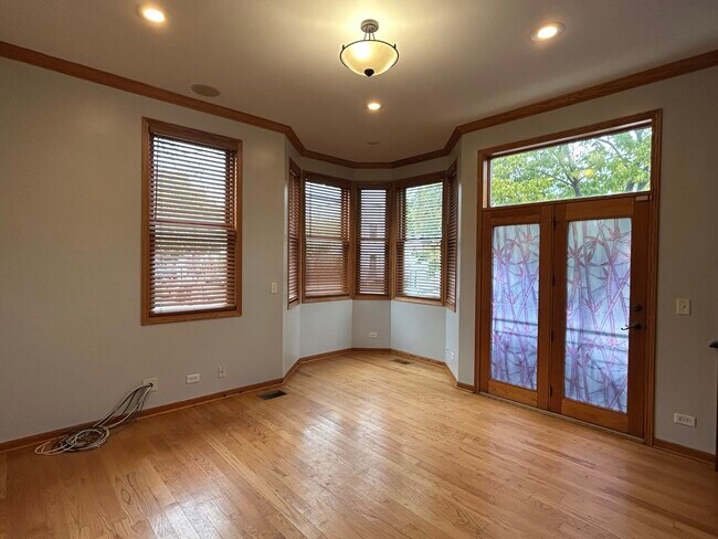 Espacio vital - 1901 S May St