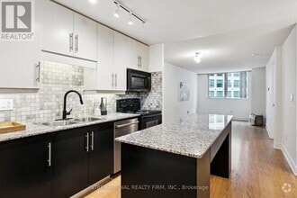 Building Photo - 20-420 Blue Jays Way