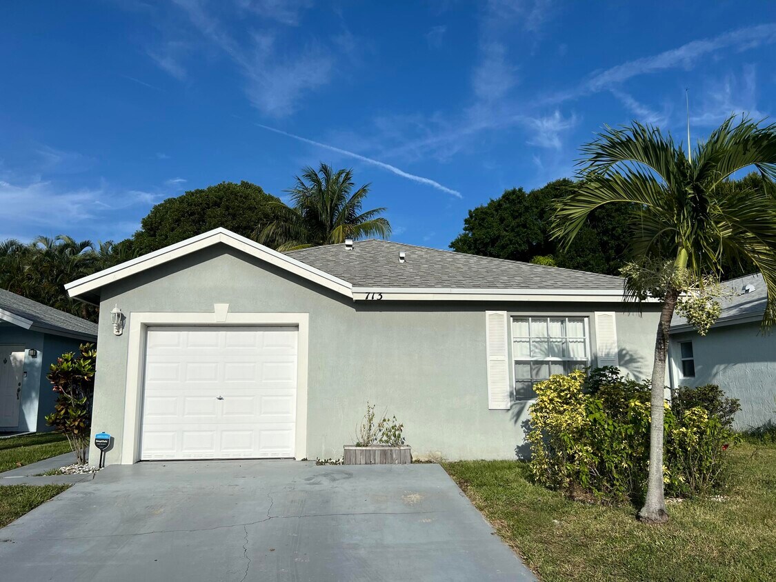 Foto principal - 713 Key W St