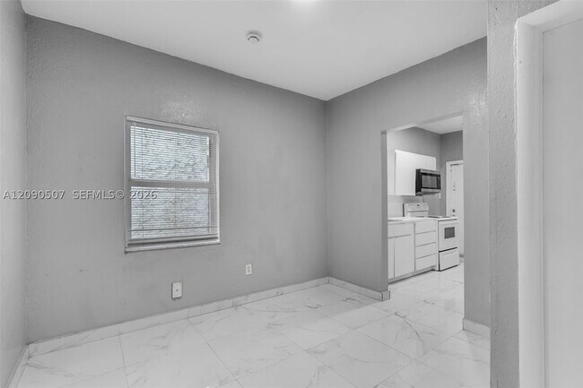 Foto del edificio - 285 NW 44th St