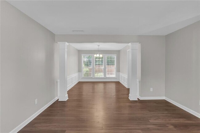 Building Photo - 3527 Chastain Glen Ln NE