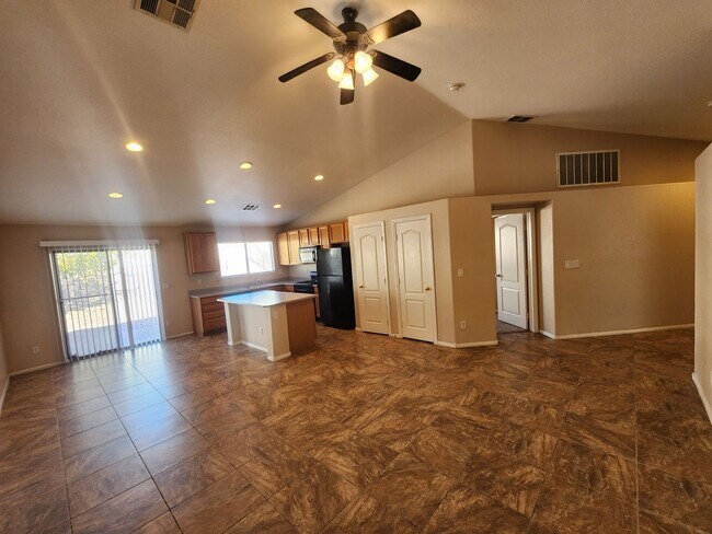 Foto del edificio - 616 W Seneca Ridge Ave