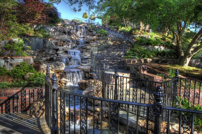 Building Photo - 500 North