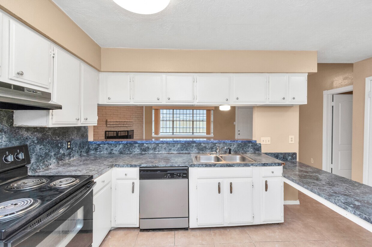 Foto del edificio - 1315 Twining Oaks Ln
