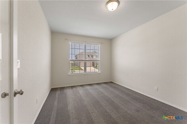 Building Photo - 942 Blue Violet