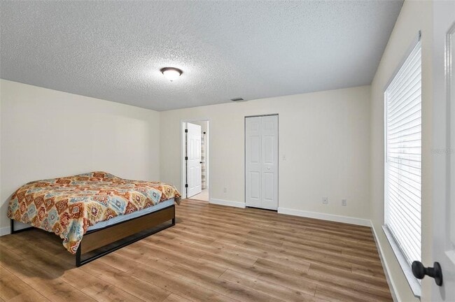 Foto del edificio - 64 Radcliffe Dr