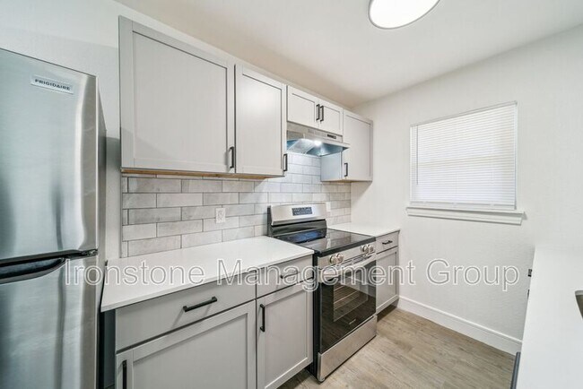 Foto del edificio - 3169 E 49th St