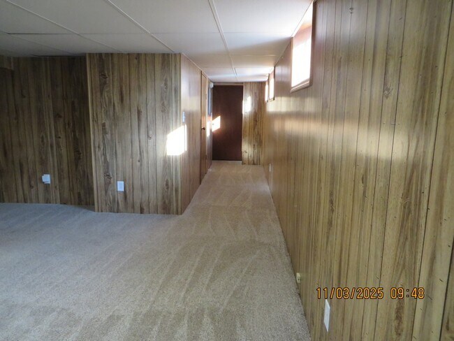 Foto del edificio - 921 W 8th St