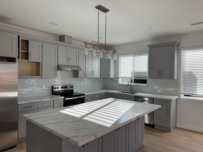 Building Photo - 3955 Haven Ave