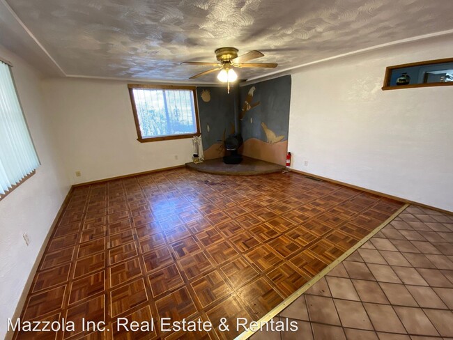 Building Photo - 2 br, 1 bath House - 4 Knight Lane