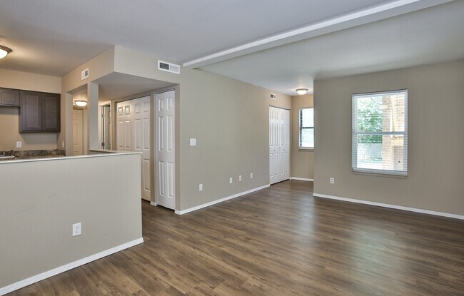 Foto del edificio - Upgraded Apartment- Just minutes from Drur...