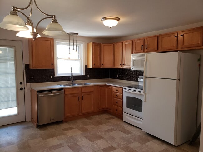 1B Kitchen - 1 Feng Dr