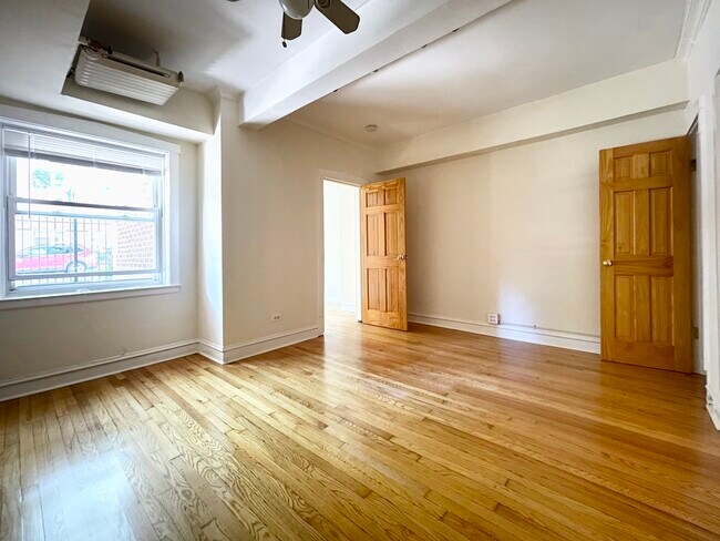 Foto del edificio - 3744 W Leland Ave