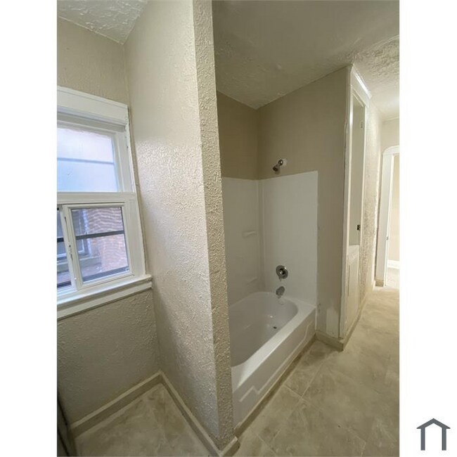 Foto del edificio - 15000 Euclid Ave