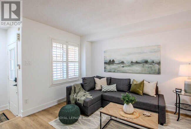 Photo du bâtiment - 108 Hawthorne Crescent