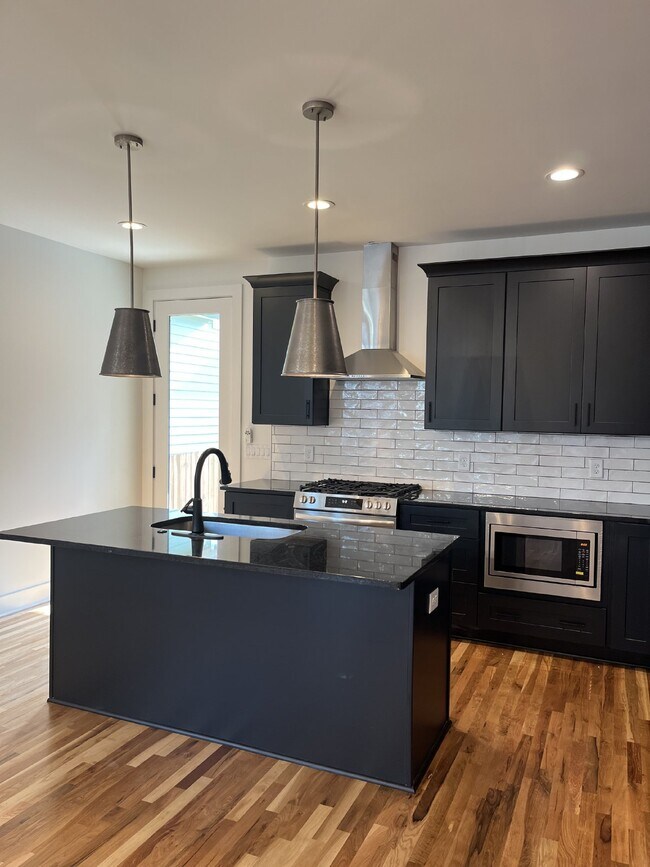 Foto del edificio - "Charming 4-Bed Nashville Oasis with Guest...