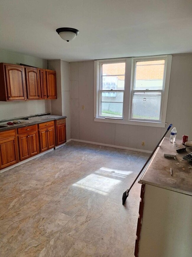 Building Photo - Beautiful Sidney Home