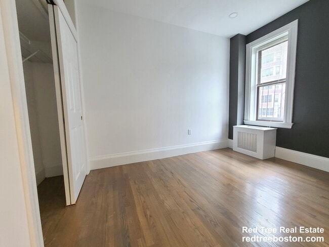 Building Photo - 503 Beacon St
