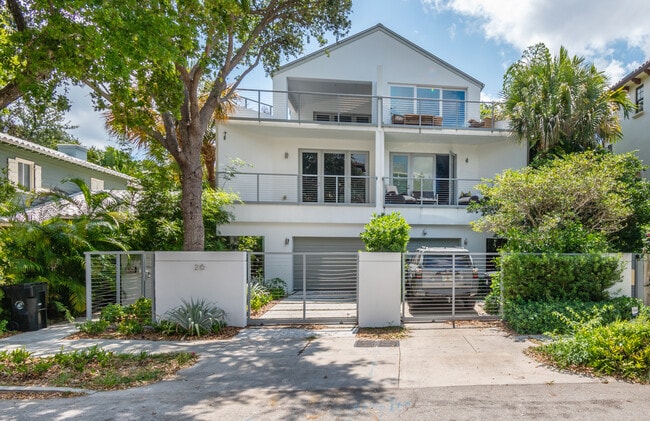 Building Photo - 26 SE 10th Ave