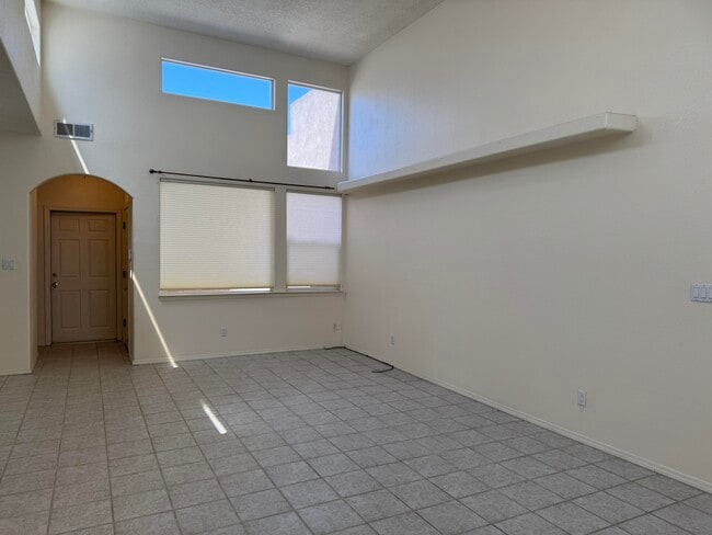 Foto del edificio - 9704 Lagrima De Oro Rd NE