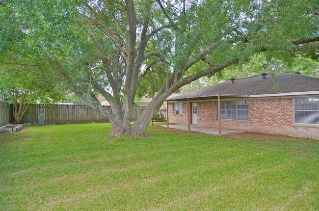 Building Photo - 421 Seacrest Blvd