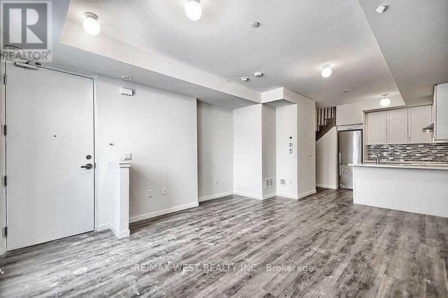 Building Photo - 600 Alex Gardner Cir