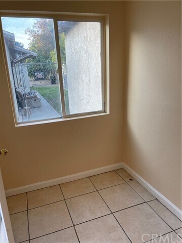 Building Photo - 1042 E Rialto Ave