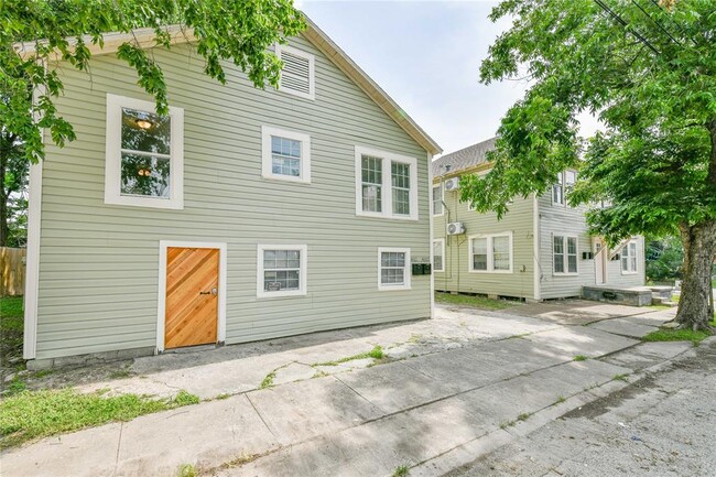 Building Photo - 4611 Schroeder St