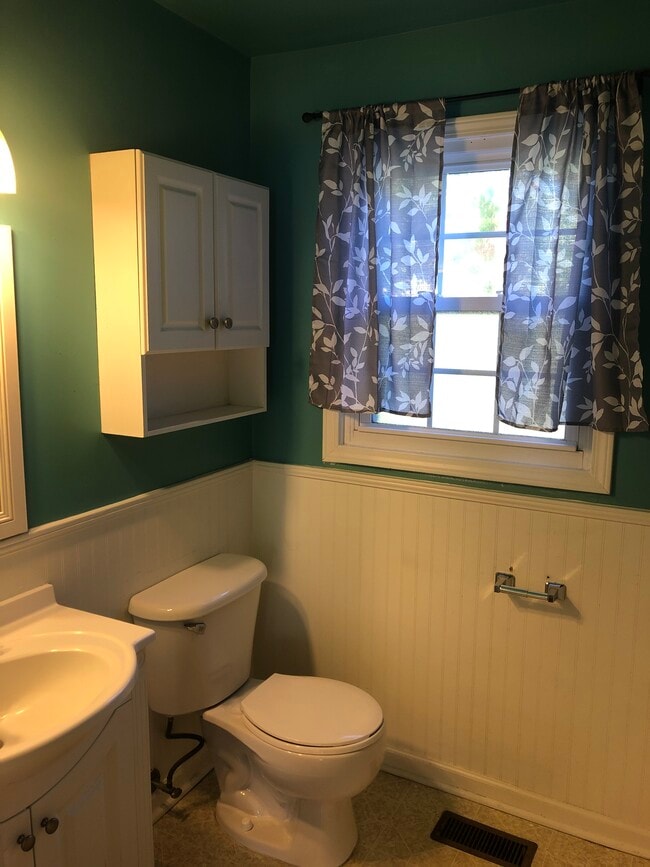 Full Bath - 3005 Conner Dr