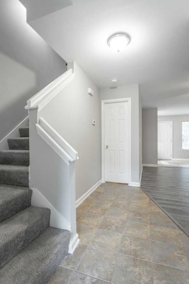Building Photo - 2 Bedroom, 2 Bath townhome in East Brainerd!