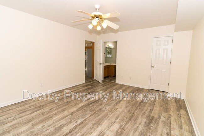 Foto del edificio - 1004 Roselawn Dr